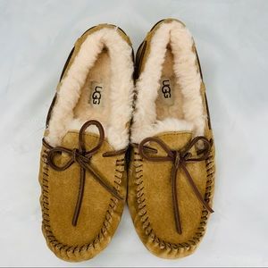 UGG Dakota size US 6